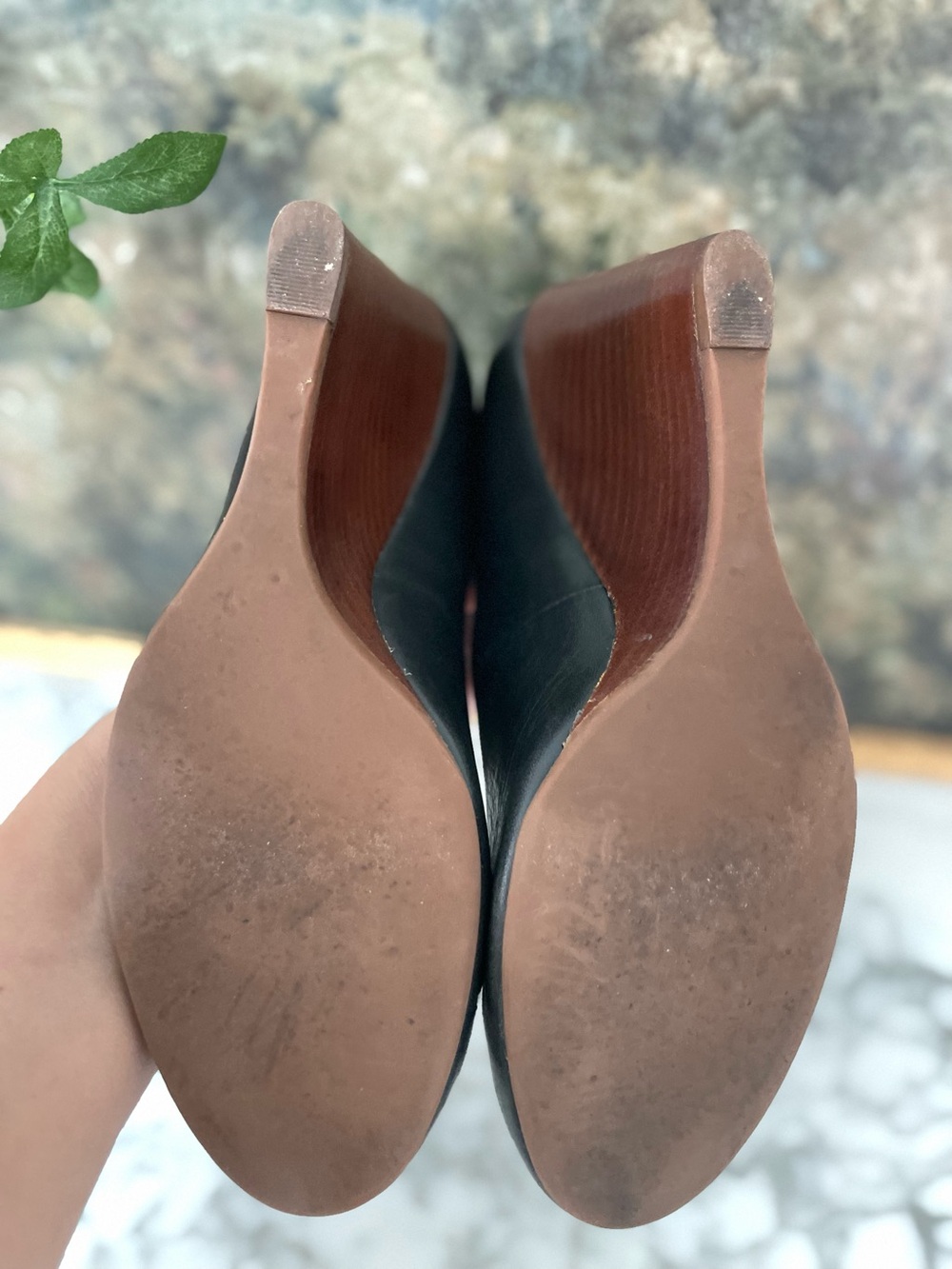 Tory Burch Lowell Logo Wedge Pumps Heels Black Leather Size 9.5 - Picture 8 of 9